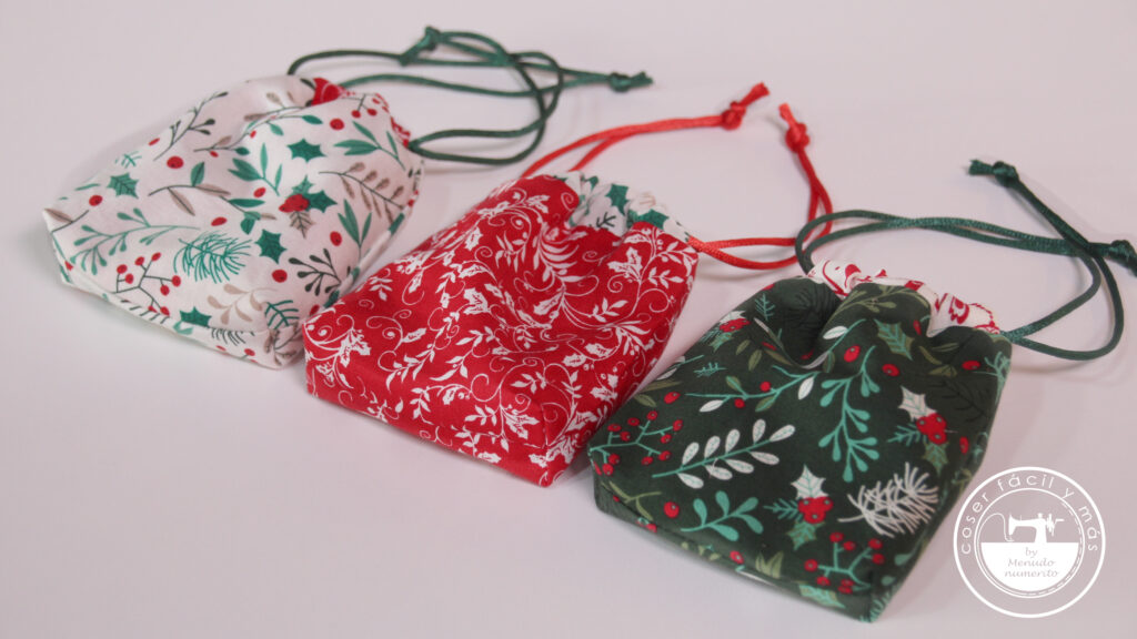 Cómo hacer bolsitas de tela sin coser  Hacer bolsas de tela, Bolsas de  regalo de tela, Regalos de tela